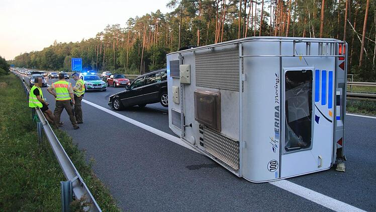 Unfall auf derA73 zwischen Bamberg-Ost und Bamberg-Süd. Foto: Ferdinand Merzbach