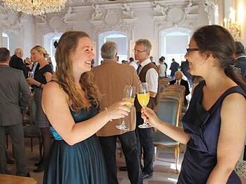 Laura Hartnik (links) und Susan Hagazy freuen sich auf sechs spannende Jahre.  Foto: Nelly Ritz