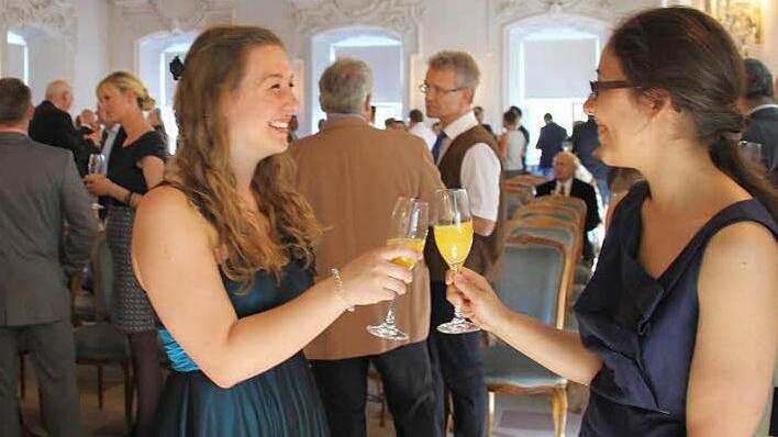 Laura Hartnik (links) und Susan Hagazy freuen sich auf sechs spannende Jahre.  Foto: Nelly Ritz