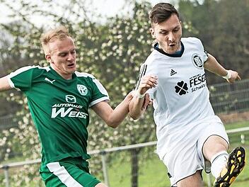 Im zweiten Saisonspiel treffen Daniel Hacker (l.) und der TSV Neudrossenfeld vor heimischem Publikum auf die SG Quelle Fürth, ein weiteres Spitzenteam der Landesliga Nordost.  Foto: Alexander Muck/Archiv