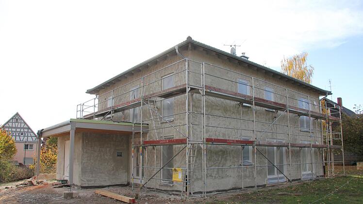 In Frohnlach entsteht wieder ein moderner Neubau des Sonnefelder Traditionsunternehmens Kröckel Bau, der keine Wünsche offen lässt.   Fotos: Alexandra Kemnitzer