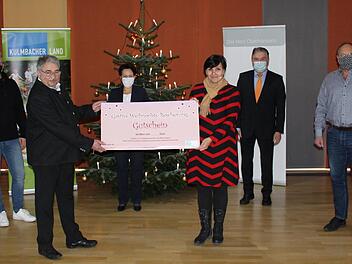 Unser Bild zeigt (von links) Stephan Ertl, den Vorsitzenden der Kreisgruppe Kulmbach des Gaststättenverbands, Klinikum-Geschäftsführerin Brigitte Angermann, Cornelia Krueger vom Landratsamt und Landrat Klaus Peter Söllner. Foto: Landratsamt