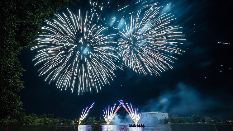 Fulminate Feuerwerk-Show beim 200. N&uuml;rnberger Volksfest