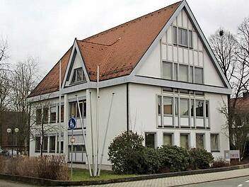 Das Rathaus in Untersteinach ist nicht barrierefrei - daher sollen die Sitzungen künftig im Gemeindesaal stattfinden, wenn es nach dem Bürgerantrag von Tobias und Gerda Eichner geht.  Foto: Archiv/Matthias Beetz