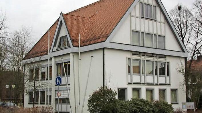 Das Rathaus in Untersteinach ist nicht barrierefrei - daher sollen die Sitzungen künftig im Gemeindesaal stattfinden, wenn es nach dem Bürgerantrag von Tobias und Gerda Eichner geht.  Foto: Archiv/Matthias Beetz