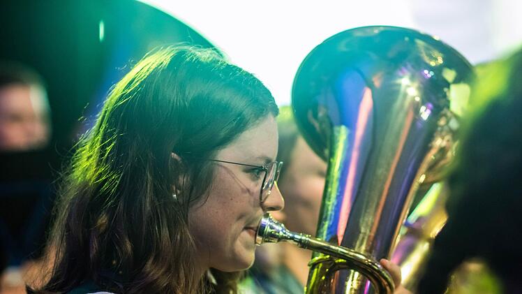 Beste Stimmung im Festzelt: Die Original Prinz Albert Blasmusik spielte beim "Oktopafest" auf dem Coburger Schlossplatz.Foto: Jochen Berger