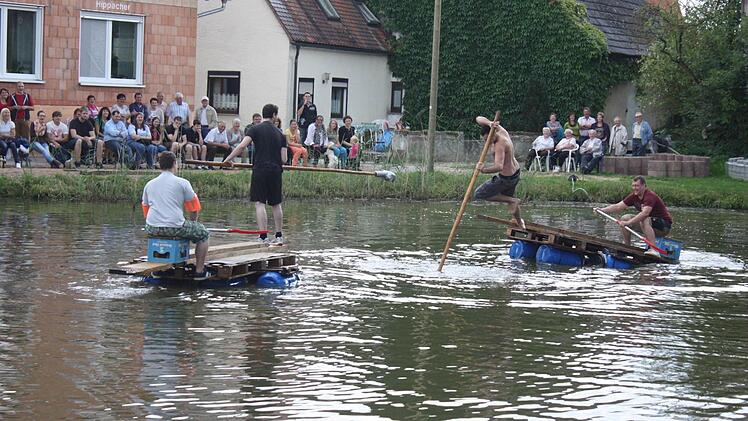 Beim Fischerstechen in Förtschwind: links die Mannschaft aus Greuth, rechts die aus Bösenbechhofen Fotos: Sonja Werner