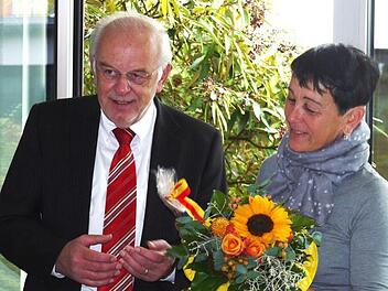 Wiltrud Nägel-Brütting wird auch von Bürgermeister Edgar Büttner willkommem geheißen. Foto: VS Heroldsbach