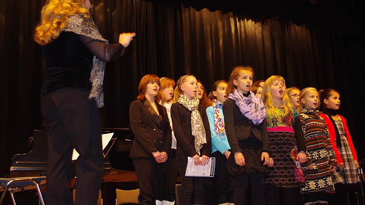Das Kinder- und Jugendensemble unter Leitung von Daniela Pfaff-Lapins sang "Can you see the star?"