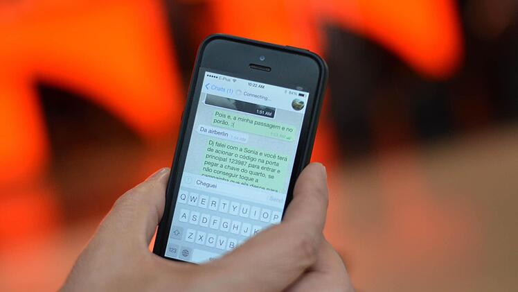 Airport Connecting: Am Flughafen gibts seit Januar kostenloses Wlan für 30 Minuten. Foto: Nikolas Pelke