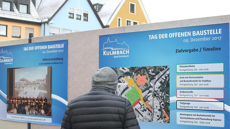 Schautafeln informieren die Besucher beim Tag der offenen Baustelle.  Foto: Sonny Adam