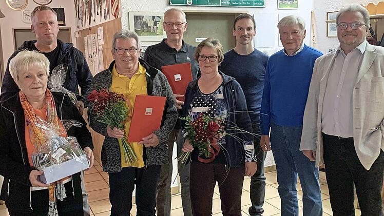 Die SPD Marktschorgast hat treue Mitglieder geehrt. Im Bild (von links) Marie-Luise Kollerer, Gerald Schimmel, Klaus Zwickenpflug (alle 25 Jahre), Hermann Schimmel (40 Jahre), Vorsitzende Angelika Munk, Kreis- und Stadtrat Simon Moritz, Ehrenmitglied Ewald Nüssel und Zweiter Vorsitzenden Dieter Zeidler