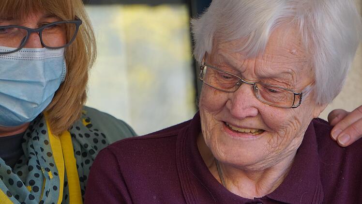 Als Angehörige*r hast du Anspruch auf Pflegeunterstützungsgeld.