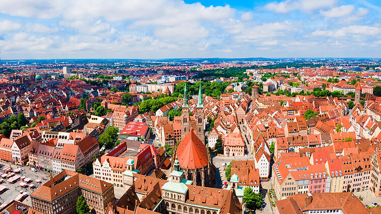 Luftaufnahme der N&uuml;rnberger Altstadt mit historischen Geb&auml;uden