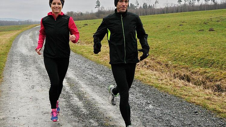 Zehn Monate liegen zwischen den beiden Aufnahmen - Sindy Meier und Dieter Oeckl am Beginn ...