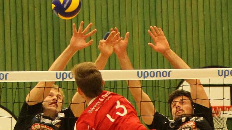 Rudi Dedic (links) hat sich an der Schulter verletzt und fällt lange aus. Rechts Nikola Poluga