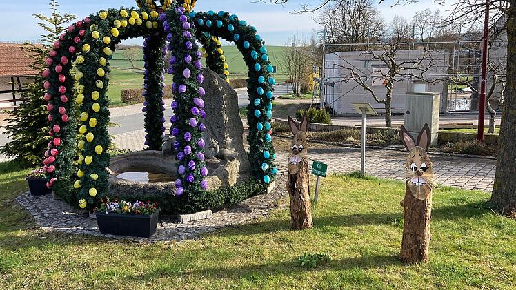 Ahorn: Osterbrunnen-Saison eröffnet
