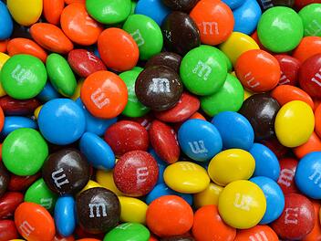 Unter anderem in M&Ms können Insektenbestandteile zu finden sein.
