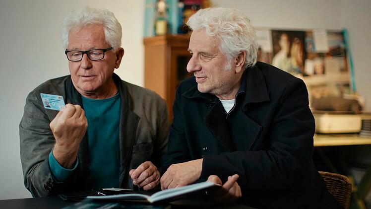 Der "Tatort" bedeutet Miroslav Nemec (links) und Udo Wachtveitl viel. Das zeigt auch der "Dienstausweis", den Nemec in seiner Geldb&ouml;rse mit sich tr&auml;gt.
