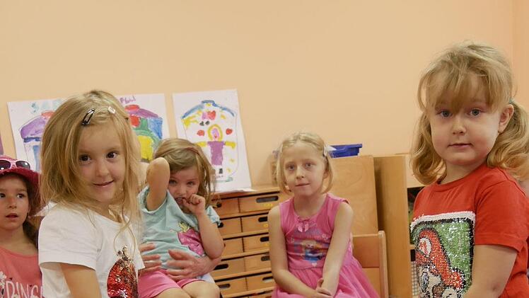 Gleich wird das Koffergeheimnis gelüftet und dann werden die Kinder über den Inhalt staunen.Manja von Nida