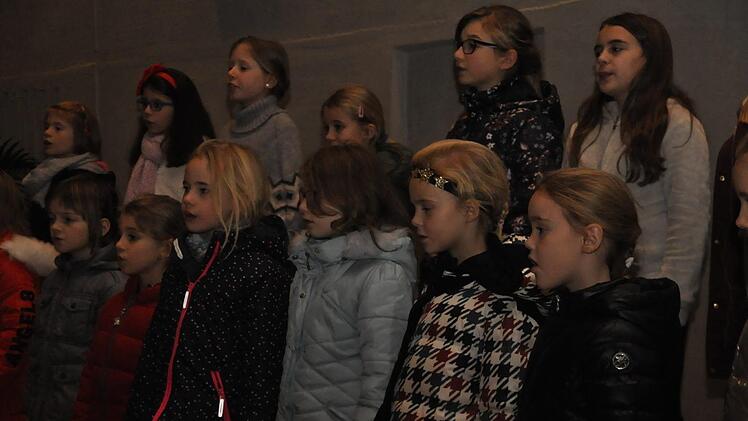 Die "Göritzer Chorkids" sangen sich schnell in die Herzen der Zuhörer.Fotos: Peter Klopf