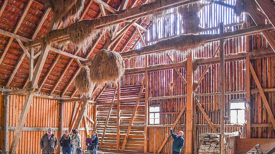Die Gemeinde überlegt, die alte Scheune hinter der ehemaligen Gaststätte Thein in eine Kulturbühne zu verwandeln.  Fotos: Ronald Rinklef