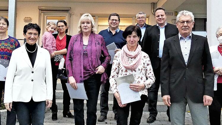 Die geehrten Mitglieder der Kulmbacher Arbeiterwohlfahrt mit den Vertretern des Ortsvereins und des Kreisverbandes