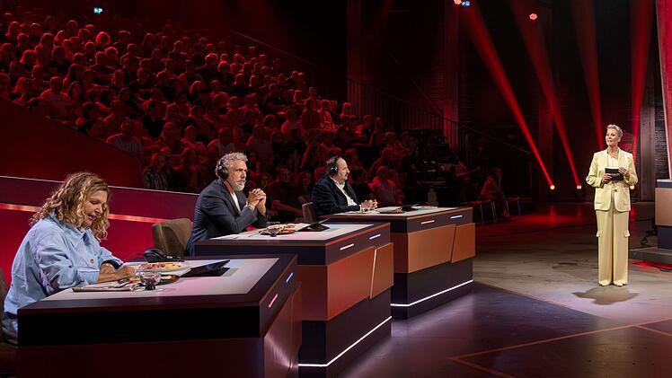 Diese Jury musste auslöffeln, was ihnen die Starköche einbrockten: Maya Molcho (von links), Roland Trettl und Johann Lafer. Sonja Zietlow moderierte.