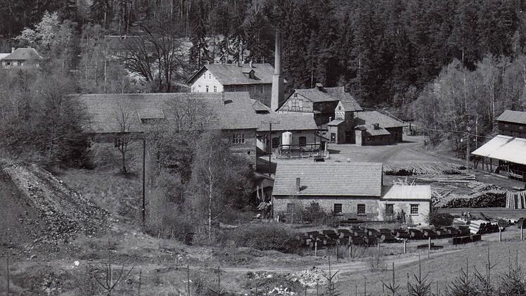 Die Stockheimer Katharinazeche im Jahre 1963. Fünf Jahre später erfolgte die Schließung. Über 120 Millionen Zentner Steinkohle sind in verschiedenen Schachtanlagen in Stockheim, Reitsch und Neuhaus gefördert worden. Die umfangreiche Ausstellung in der Neukenrother Zecherhalle erinnert an die 400-jährige Bergbauära sowie an die weitere Industrieentwicklung.  Foto: Gerd Fleischmann