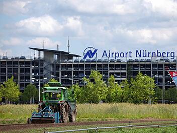 Der fränkische Flughafen Nürnberg versucht  in einigen Punkten seinen Teil zum Umweltschutz beizutragen. Symbolfoto: Daniel Karmann/dpa
