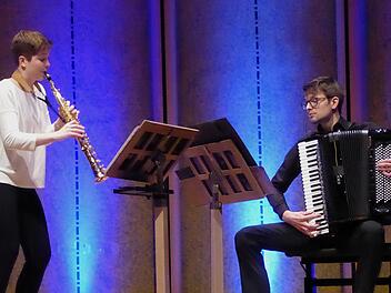 Das Duo "Zungenwind", Christina Bernard und Kevin Sauer, spielten Barockmusik für Sopransaxophon und Akkordeon - eine  ungewöhnliche, aber höchst gelungene Kombination. Gerhild Ahnert