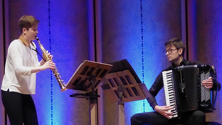 Das Duo "Zungenwind", Christina Bernard und Kevin Sauer, spielten Barockmusik für Sopransaxophon und Akkordeon - eine  ungewöhnliche, aber höchst gelungene Kombination. Gerhild Ahnert