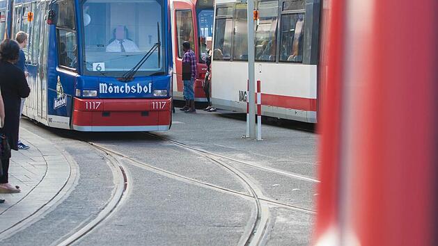 Frontal-Crash mit Stra&szlig;enbahn