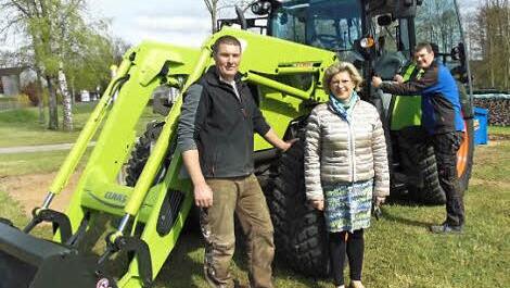 Das Foto zeigt von links: Jochen Dressel, Bürgermeisterin Gertrud Werner und Christian Dressel
