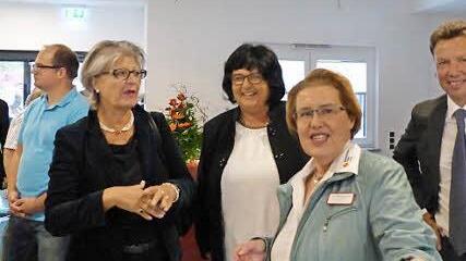 BRK-Vize Brigitte Meyer, Karin Amon und Birgit Kastura (v. l.) beim Rundgang durch die neuen Räume