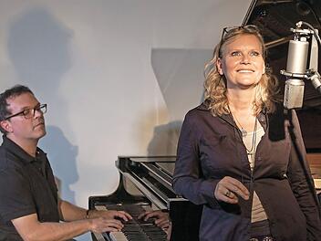 Sabine van Baaren und Mark Joggerst: Ihre Klangreisen sind immer auch Meditation.  Foto: PR