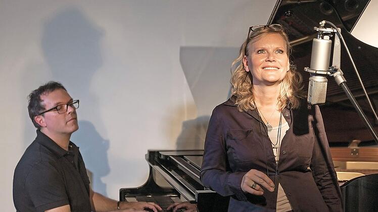 Sabine van Baaren und Mark Joggerst: Ihre Klangreisen sind immer auch Meditation.  Foto: PR