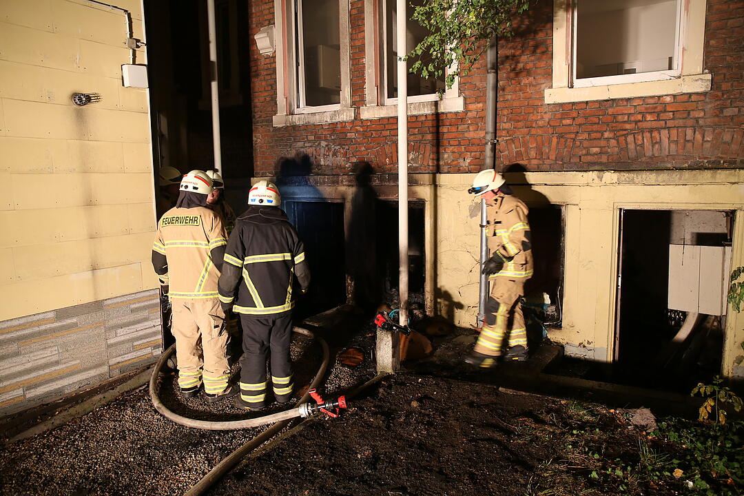 Wohnhaus in Hof in Flammen