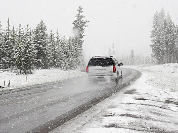Auto im Schnee