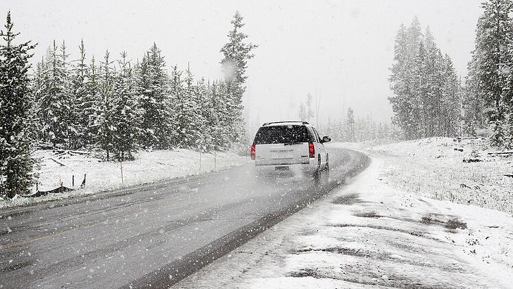 Auto im Schnee