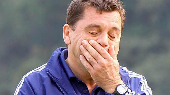 Frohnlachs Regionalliga-Trainer Dieter Kurth erlebt derzeit stürmische Zeiten. Nach zwei Niederlagen will er beim TSV Rain am Lech am Mittwochnachmittag wieder punkten. Foto: Albert Höchstädter