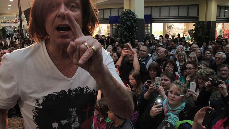 Jürgen Drews am Dienstagabend bei seinem Auftritt im Einkaufszentrum Fritz. Foto: Jürgen Gärtner