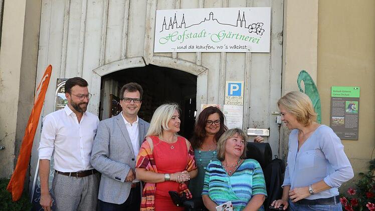 Agrarministerin Julia Klöckner (CDU) und Staatsministerin Melanie Huml (CSU) in der Bamberger Gärtnerei Dechant bei "Lounge in the City". Foto: Barbara Herbst