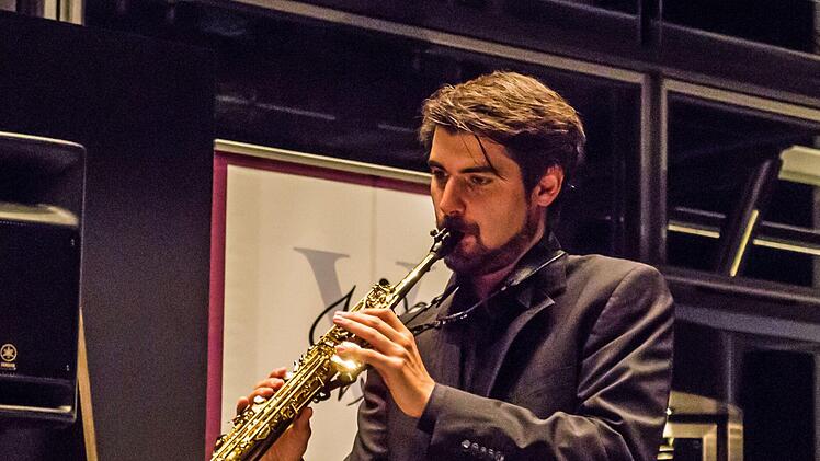 Das Arcis Saxophon Quartett wurde bei seinem Coburg-Debüt im HUK-Foyer von zahlreichen Zuhörern mit ausdauerndem Beifall gefeiert.Foto: Jochen Berger