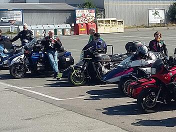Die Gespanngruppe trifft sich zur Ausfahrt auf einem Parkplatz bei Niederfüllbach.Privat