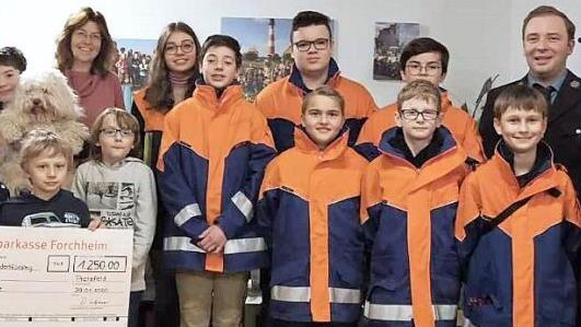 Die Jugendfeuerwehr Pretzfeld bei der Spenden&uuml;bergabe Foto: privat