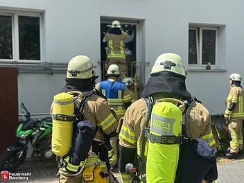 Am Einsatzort angekommen stand die Feuerwehr vor verschlossenen T&uuml;ren.