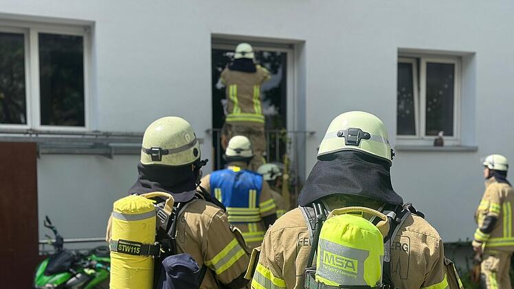Am Einsatzort angekommen stand die Feuerwehr vor verschlossenen T&uuml;ren.