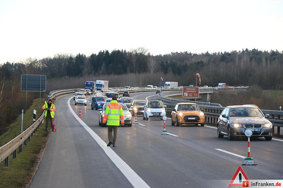 Unfall auf A73 - 20.000 Euro Schaden