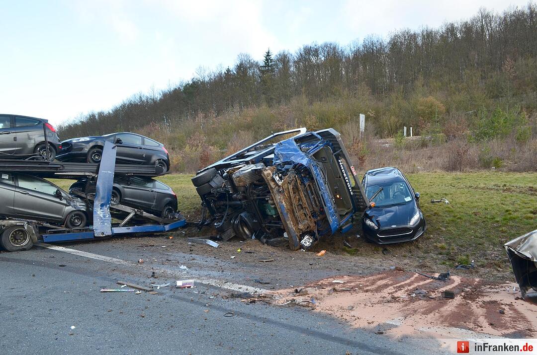 Schwerer Unfall mit Autotransporter auf A3 bei Würzburg
